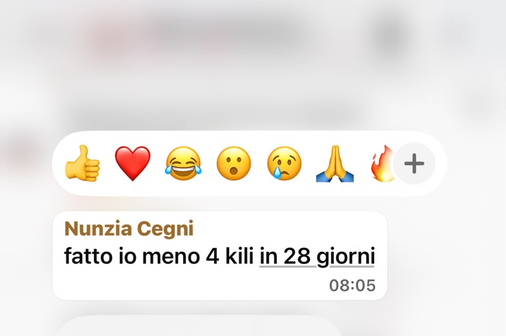 Messaggio WhatsApp di Nunzia che racconta di aver perso quattro chili in 28 giorni.