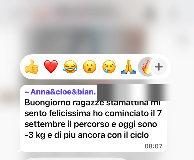 Messaggio WhatsApp di Anna felice per i primi chili persi da quando ha cominciato il percorso.